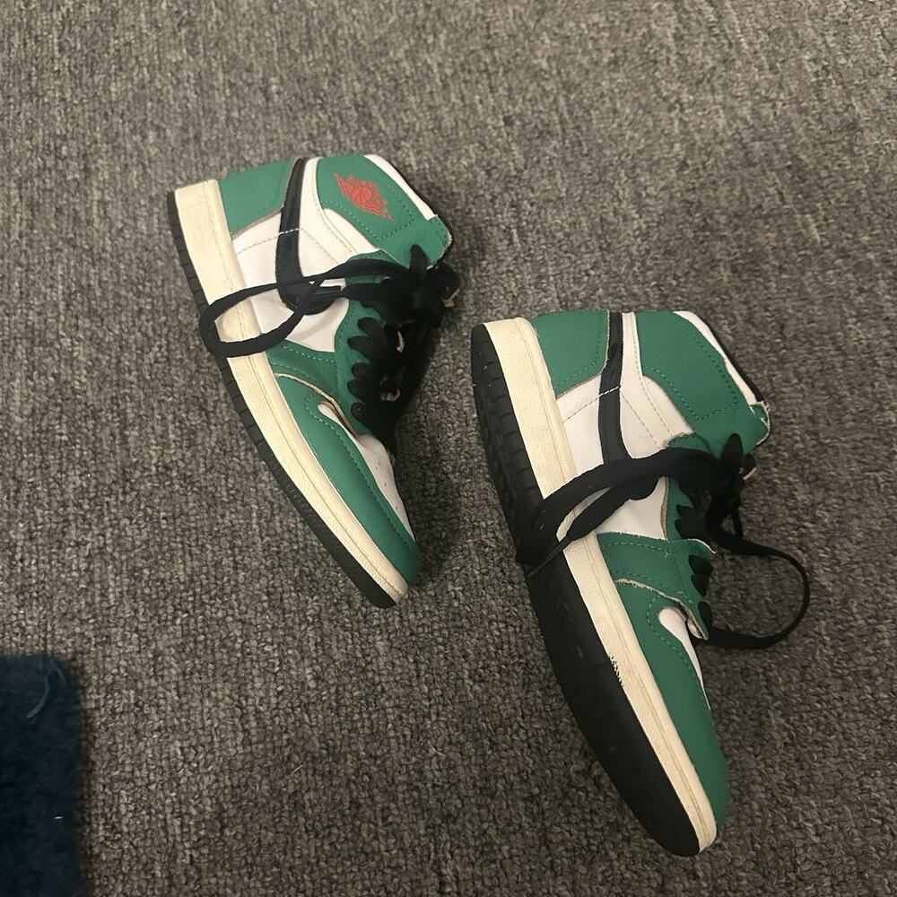 Nike Air Jordan 1 Retro High OG Lucky Green Youth 1 - Picture 4 of 9